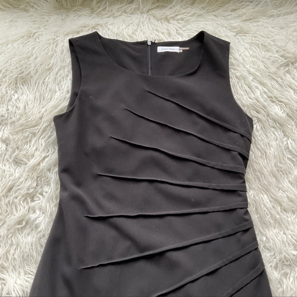 Calvin Klein Sleeveless FullyLined Tailored Dress wSunburst Asymmetrical Pleats - Picture 4 of 6